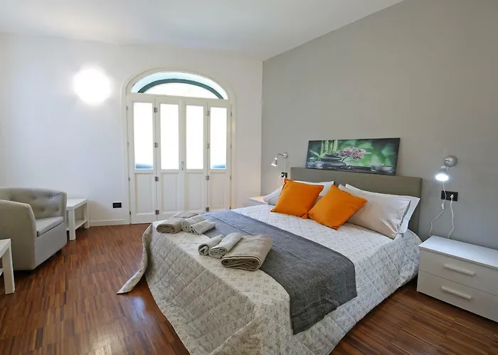 Bellagio Dreams Apt, Pool, With Private Garden, Near Lake